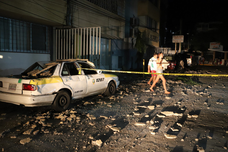 Jak zemljotres pogodio Meksiko! Panika na ulicama, alarmi i treskanje! (VIDEO, FOTO)