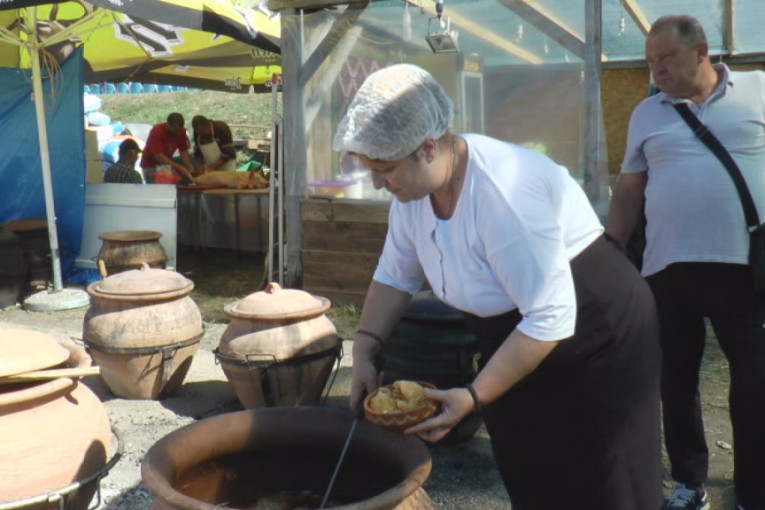 Biće i kupusa i mesa ove godine: Zakazana čuvena mrčajevačka "Kupusijada"