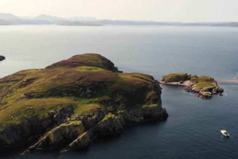 Prodaje se nenaseljeno škotsko ostrvo: Košta manje nego prosečan stan u Beogradu (VIDEO)