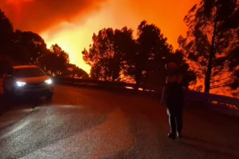 Vatrena stihija guta sve pred sobom: Požar na jugoistoku Španije bukti već drugi dan, poginuo vatrogasac (VIDEO)