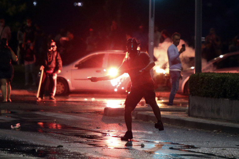 Nemirno i na ulicama Soluna: Policija koristila suzavac i vodene topove, 15.000 učesnika protesta!?