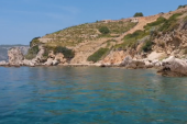 Tragedija na poznatom jadranskom ostrvu: Muškarac poginuo pri padu sa stene
