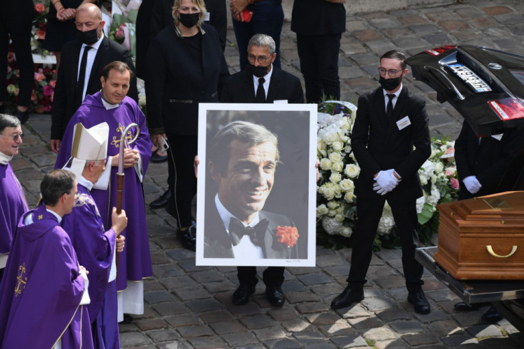 Uz muziku iz filma "Profesionalac" sahranjen veliki Žan Pol Belmondo (FOTO)