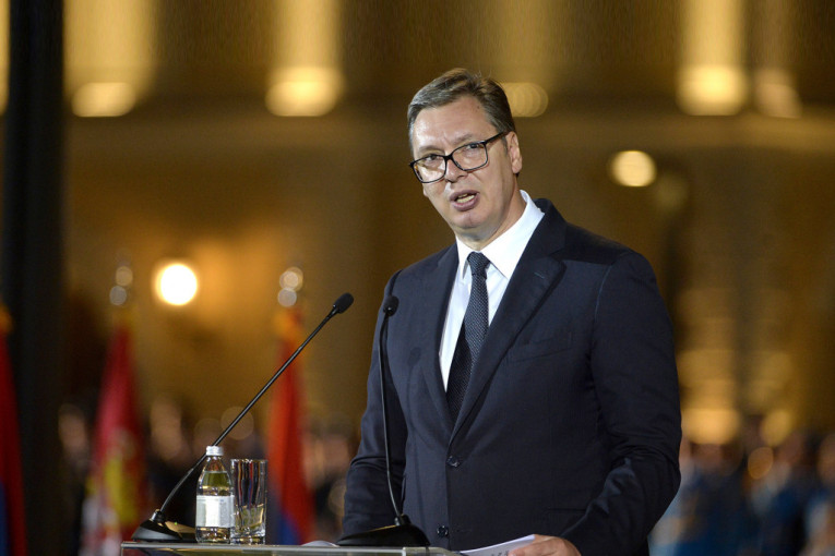 Predsednik se obraća oko 18h: Vučić odbio sve ucene i ponude Prištine, u toku razgovor sa Boreljom