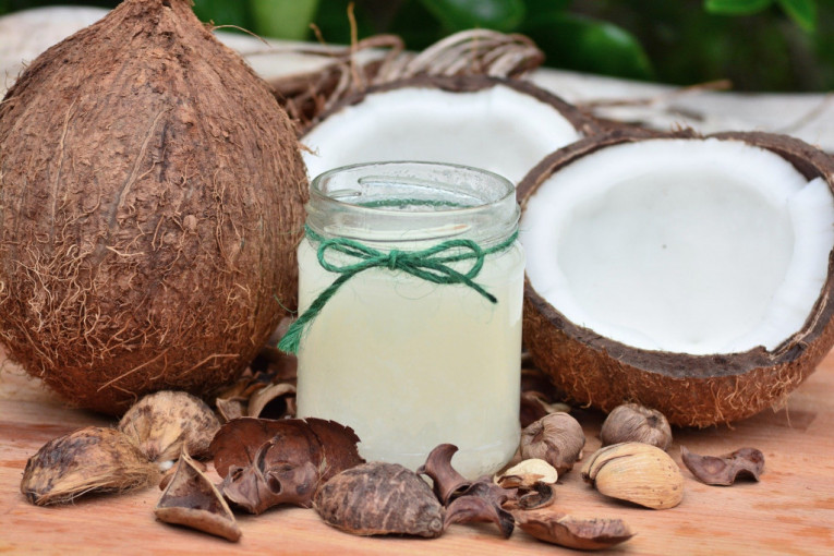 Pet načina kako možete da iskoristite kokosovo ulje od glave do pete