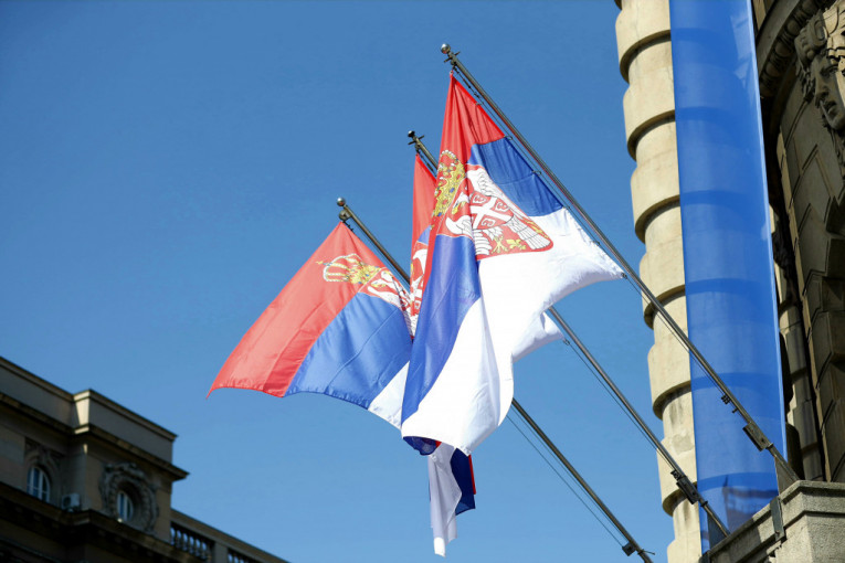 "Srpsko jedinstvo" se slavi širom sveta: Naša trobojka se ponosno vijori sa balkona i ambasada (FOTO)