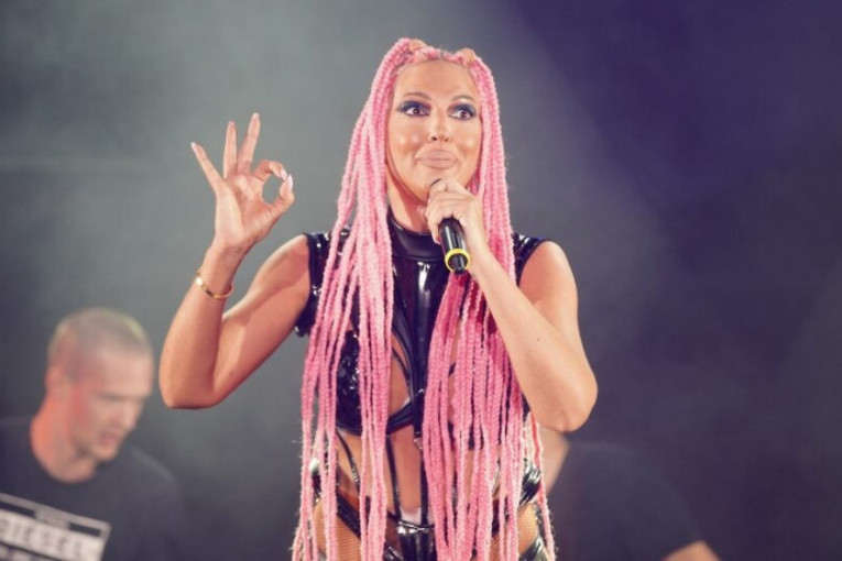 Karleuša osvanula u spotu transrodne pevačice! Skandalozno je kako ju je uvredila! (FOTO/VIDEO)
