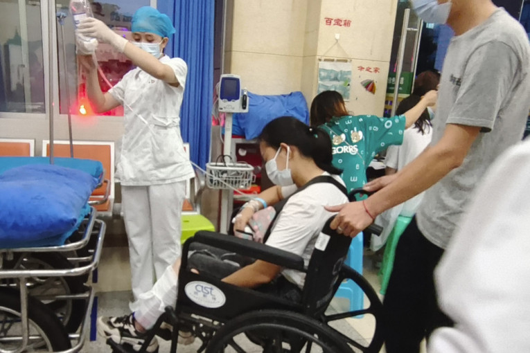 Jak zemljotres u Kini: Srušile se desetine kuća, ima mrtvih (VIDEO)