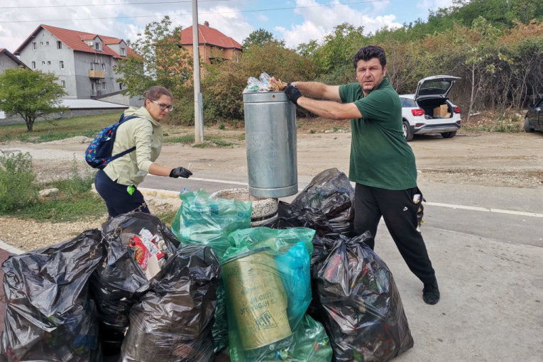 Stanari Vojvode Vlahovića obeležili Svetski dan čišćenja: Sakupljeno više od 200 džakova smeća (FOTO)
