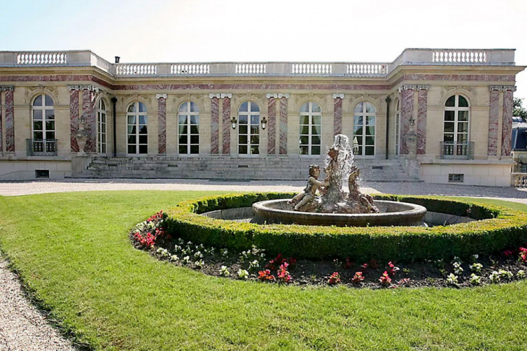 Mesi se seli u vilu vrednu 48 miliona evra, od luksuza zastaje dah! Dvorac sa 30 soba iz 19 veka, bio je utočište i Šarla de Gola (FOTO)