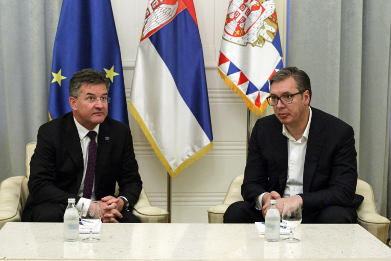 Vučić i Lajčak razgovarali o krizi na Kosovu i Metohiji