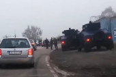 Šta radi kosovska policija?! Blindirana vozila jutros na Jarinju i Brnjaku, Srbi u strahu (VIDEO)