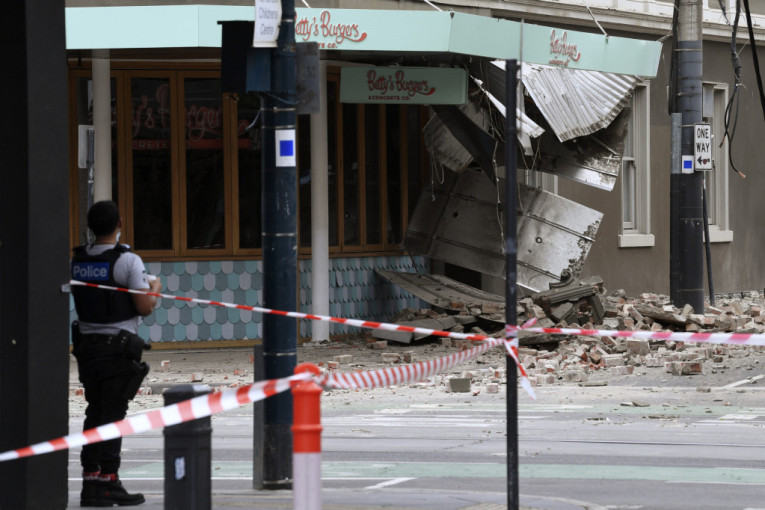 Jak zemljotres pogodio Melburn: Cigle i šut na ulicama (VIDEO/ FOTO)