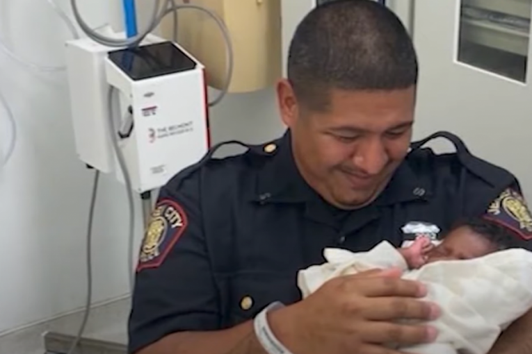 Policajac spasao jednomesečnu bebu: Nepoznati muškarac je bacio sa solitera (VIDEO)