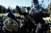 Haos u Melburnu: Policija ispaljuje gumene metke na demonstrante koji su ustali protiv korona mera (VIDEO)