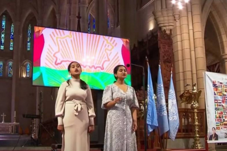 Svetski rekord sestara Džoj: Otpevale 195 himni zemalja članica Ujedinjenih nacija (VIDEO)