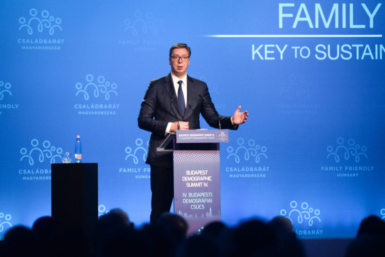 Vučić na Samitu u Budimpešti: Danas je nepristojno pričati o deci, Srbija uvela niz mera za povećanje nataliteta