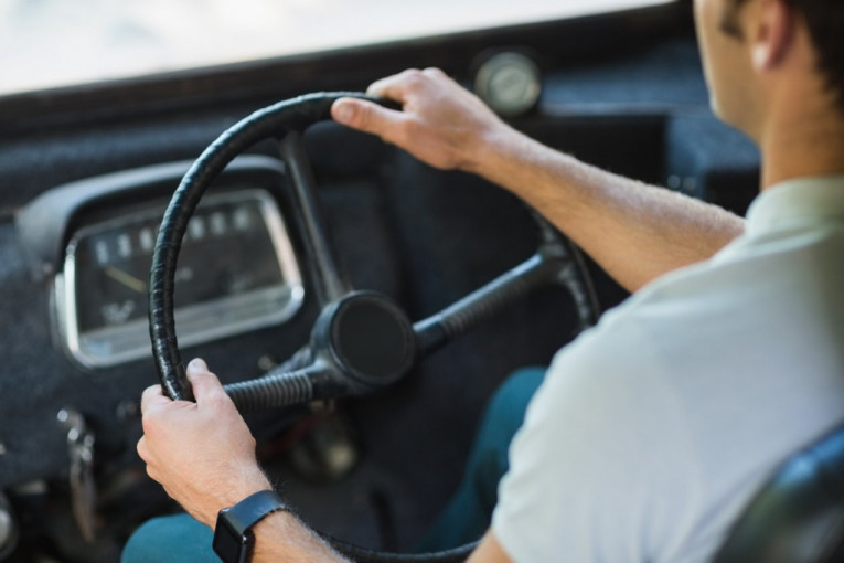 Sa probnom B kategorije moguće dobiti dozvolu za kamion i autobus: Novim zakonom smanjeni kriterijumi za profesionalne vozače