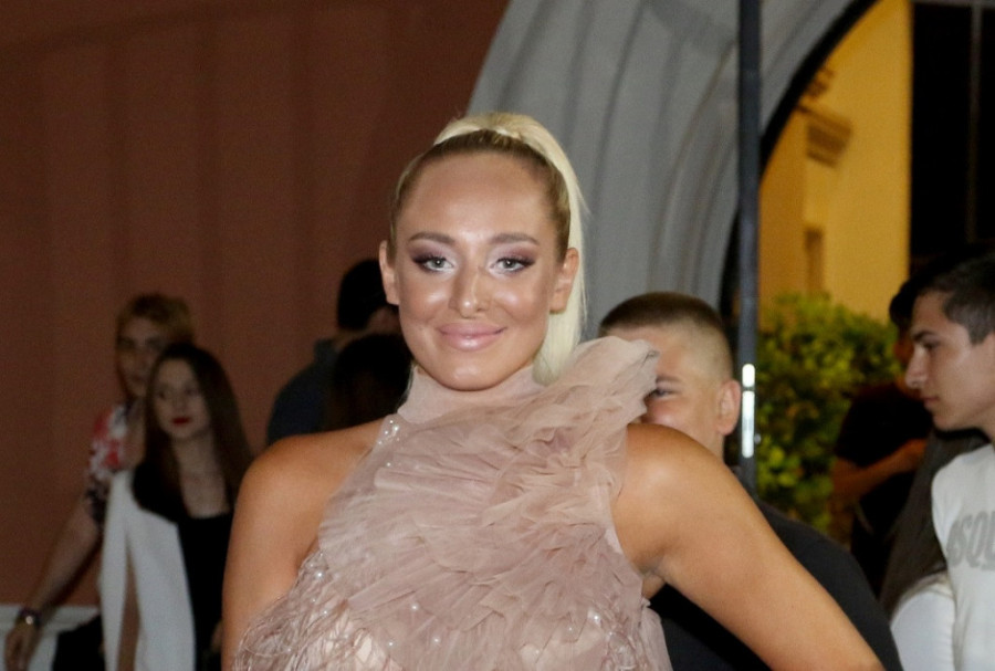 Prva fotografija Lune Đogani posle operacije nosa: Promena je evidentna