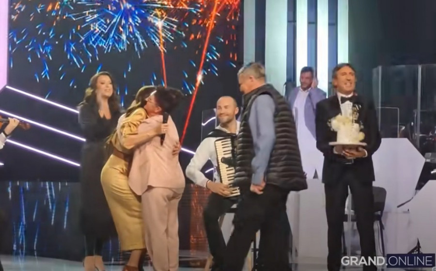 Aleksandri Prijović priredili rođendansko iznenađenje za pamćenje: Raznežila se kada je ugledala njih na sceni! (FOTO)