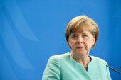 "Gvozdena frau" ispraćena uz baklje, oficire i pesmu: Angela Merkel otišla u političku penziju