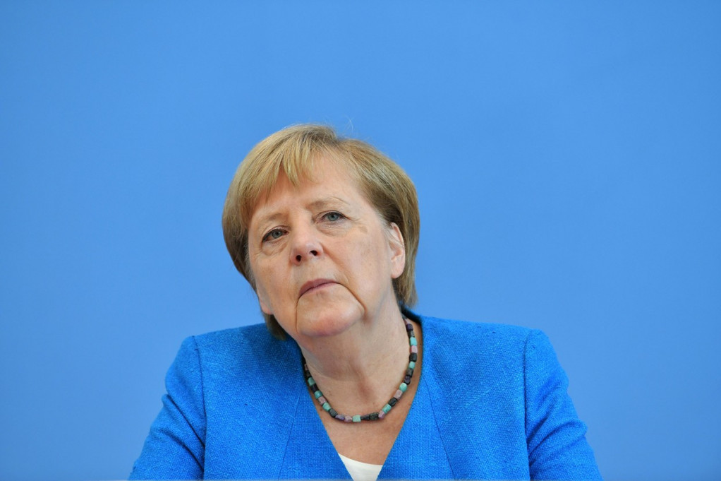 Nemački politikolog: Da Merkelova nije primila milion izbeglica, izbio bi novi rat na Balkanu