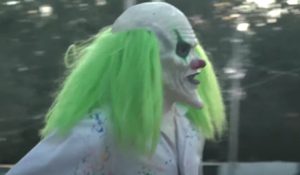 Zabava u Kući strave se pretvorila u pravi horor: Hteo da uplaši dečaka, pa počeo da vitla nožem (VIDEO)