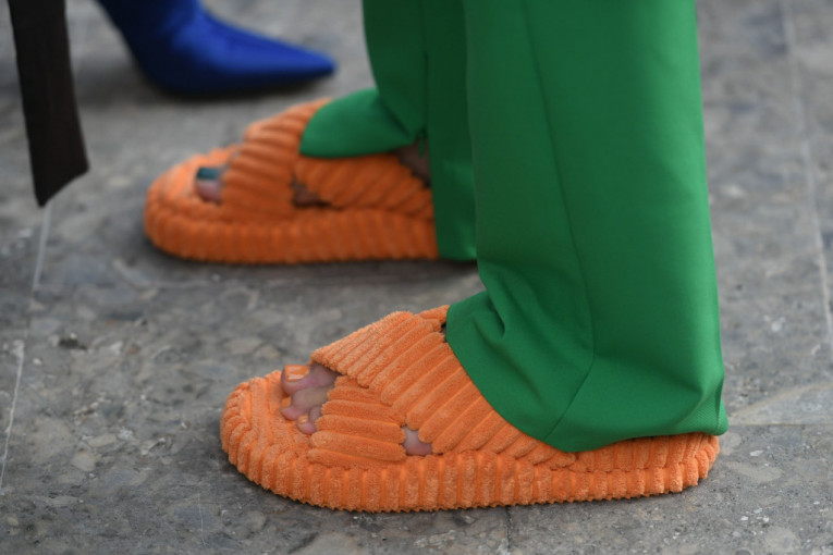 Kakve se torbe i cipele nose ove jeseni? Trendseterke sa ulica Milana šalju svežu dozu inspiracije (FOTO)