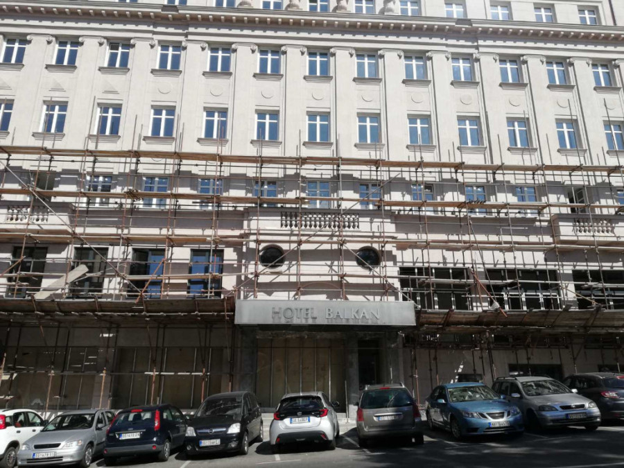 Nekada kultna mesta, a danas oblakoderi: Šta je izniklo na lokacijama nekadašnjih beogradskih kafana?