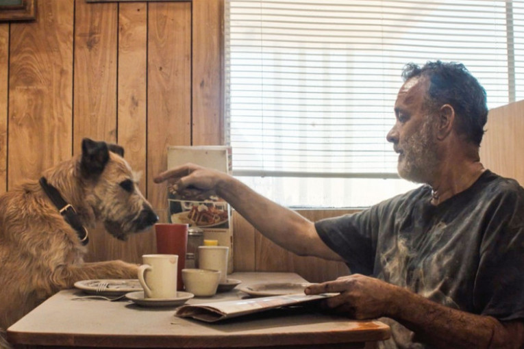 Tom Henks u novom naučnofantastičnom filmu: Objavljen trejler za "Finch"