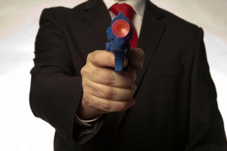Lažnim pištoljem u pljačku banke: Policija im osujetila plan