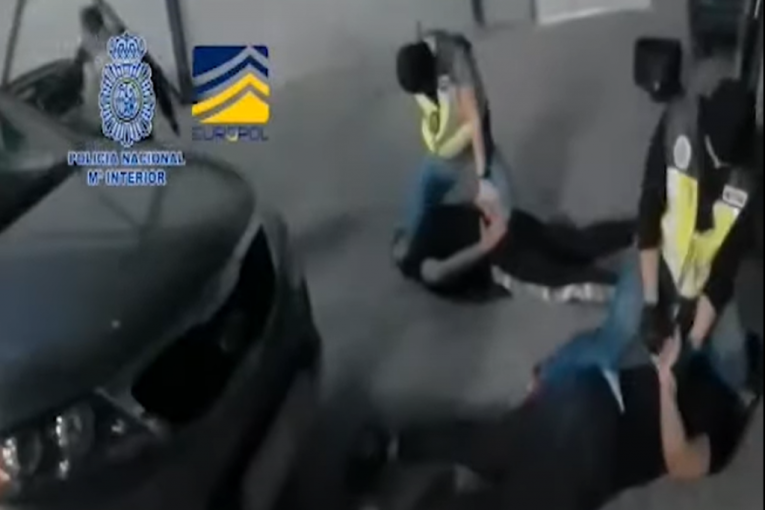 Velika akcija na dva kontinenta: Zaplenjeno 2,6 tona kokaina i uhapšen 61 član krimi-grupe (VIDEO)