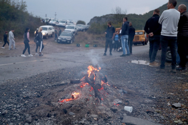 Srbi ne odustaju od mirnih protesta, "Lazar" postavljen na putu ka Jarinju: Ekipa 24sedam na barikadama