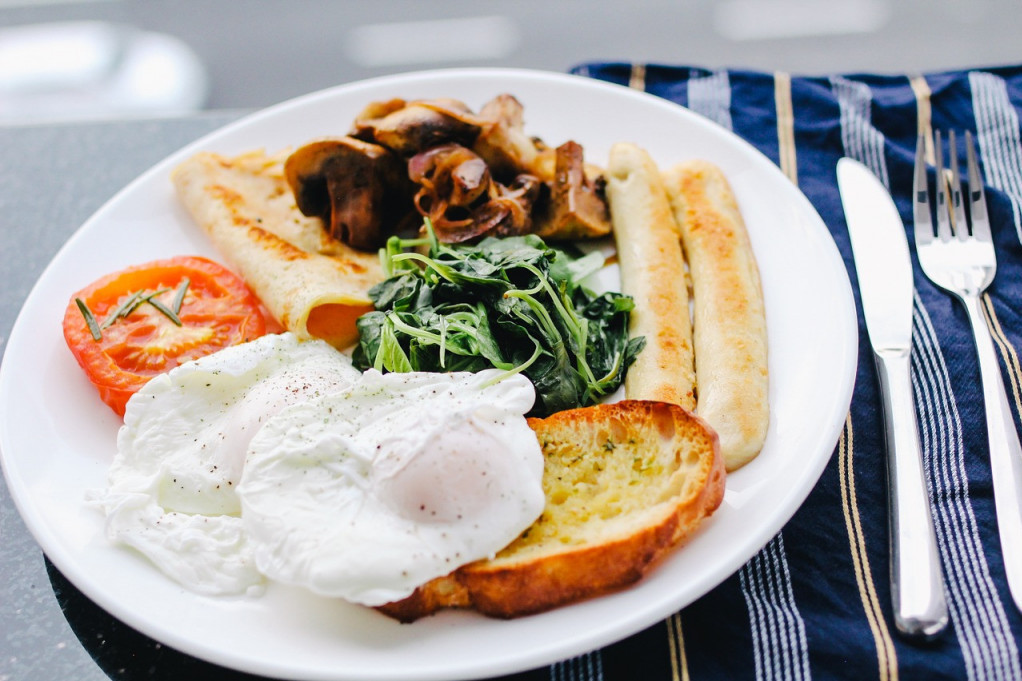 Doktor objasnio šta podrazumeva idealan doručak za mršavljenje: Tajna je u jednoj namirnici koju svi uvek imamo u frižideru