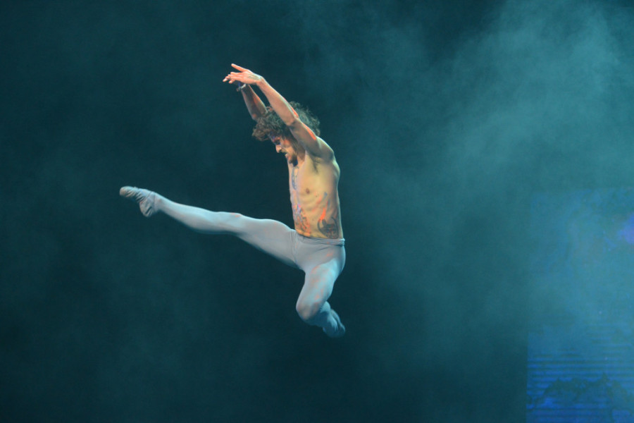 Tetovaža Vladimira Putina i eksplozivni „Bolero“: Ovacije za Sergeja Polunjina u Narodnom pozorištu (FOTO)