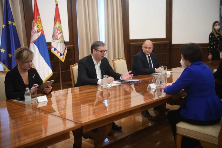 Vučić se sastao sa ambasadorkom Čen Bo: Velika podrška NR Kine Srbiji (FOTO)