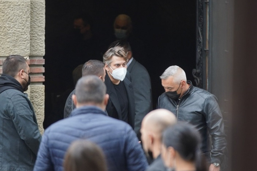 Oglasio se Laća, prvi put posle majčine sahrane: Dve reči satkane od bola (FOTO)