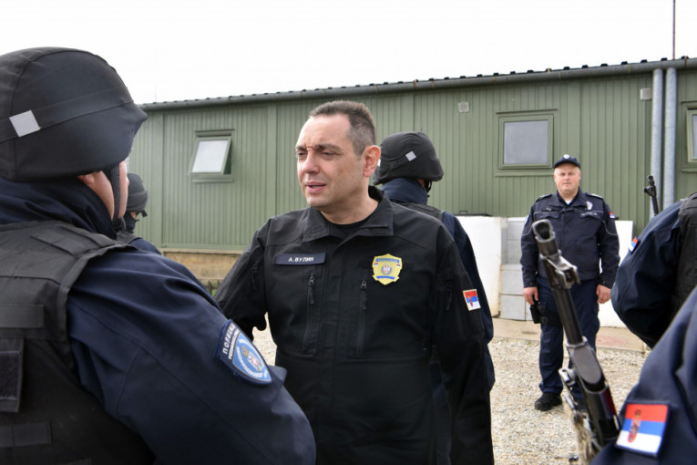 Ministar Vulin u kopnenoj zoni: Nasilje nad Srbima neprihvatljivo, "martovski pogrom“ se više nikada neće ponoviti (FOTO)
