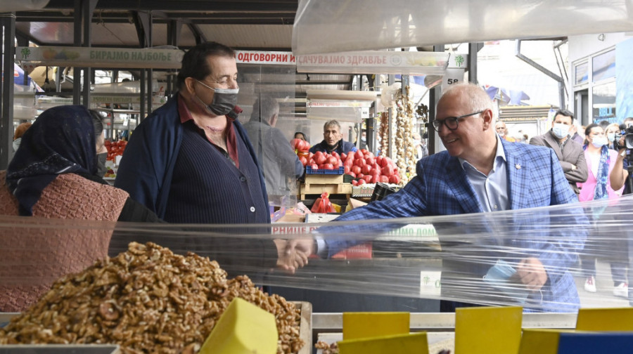 Na tri beogradske pijace od danas kupovina proizvoda i platnom karticom