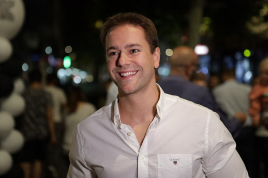 Oženio se Luka Raco! Glumac ne skida pogled s lepe mlade u uskoj venčanici (FOTO)