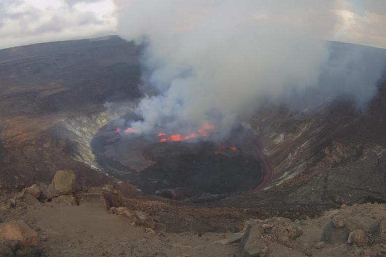 Kulja i izbacuje lavu: Eruptirao gigantski vulkan na Havajima, podignut nivo upozorenja (FOTO)