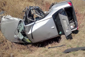 Detalji nesreće u Čeneju: Povređeno četvoro mladih, od automobila ništa nije ostalo! (FOTO)