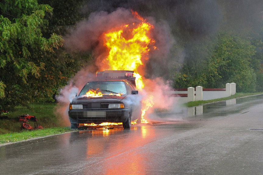 Horor u Čačku: Muškarac stradao u zapaljenom automobilu, pored njega pronađena flaša benzina!
