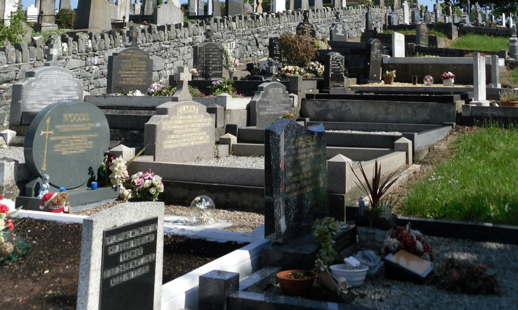 Paljenje sveća preko interneta! "Pogrebne usluge" ponudile novu uslugu Beograđanima: Analitičar otkriva da li je to u skladu sa verom