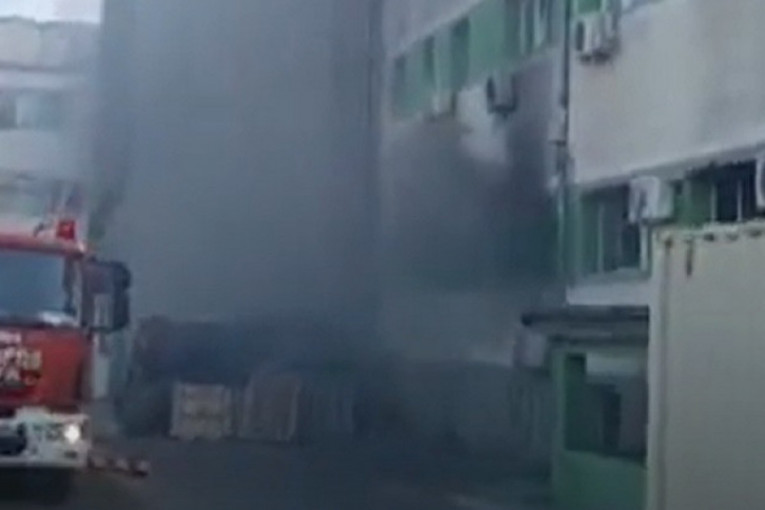 Izbio požar u rumunskoj bolnici za infektivne bolesti: Najmanje četiri osobe poginule (VIDEO)
