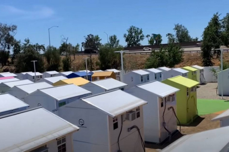 Šarene kućice za malo radosti: Los Anđeles ima selo za beskućnike