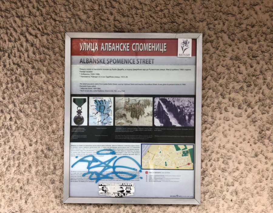 Čin patriotizma ili vandalizma: Oskrnavljena tabla s nazivom ulice Albanske spomenice (FOTO)
