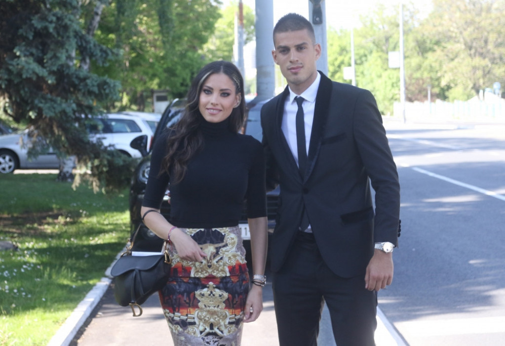 Posle Bogdana, Vujadin Savić uživa sa njima na plaži na Kipru, dok Mirka čuva bebu (FOTO)