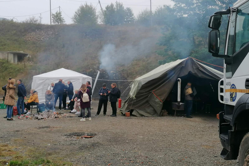 24sedam sa Srbima na "oslobođenom Jarinju": "Da prospem vodu za njima, da se nikad ne vrate" (FOTO/VIDEO)