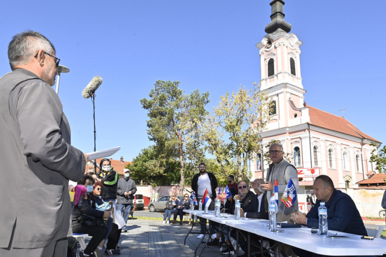 Vesićeva pokretna kancelarija ovog vikenda u Surčinu: Na licu mesta slušamo probleme građana i rešavamo ih